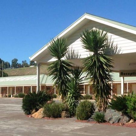 Tuckerbox Motor Inn Gundagai Bagian luar foto