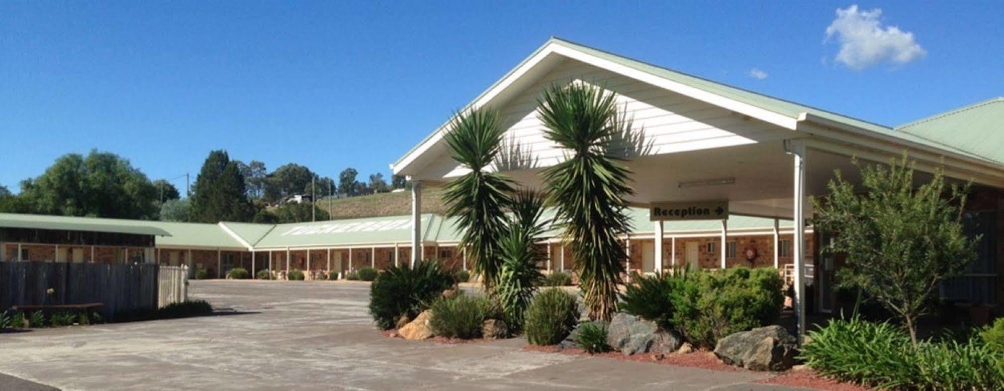 Tuckerbox Motor Inn Gundagai Bagian luar foto