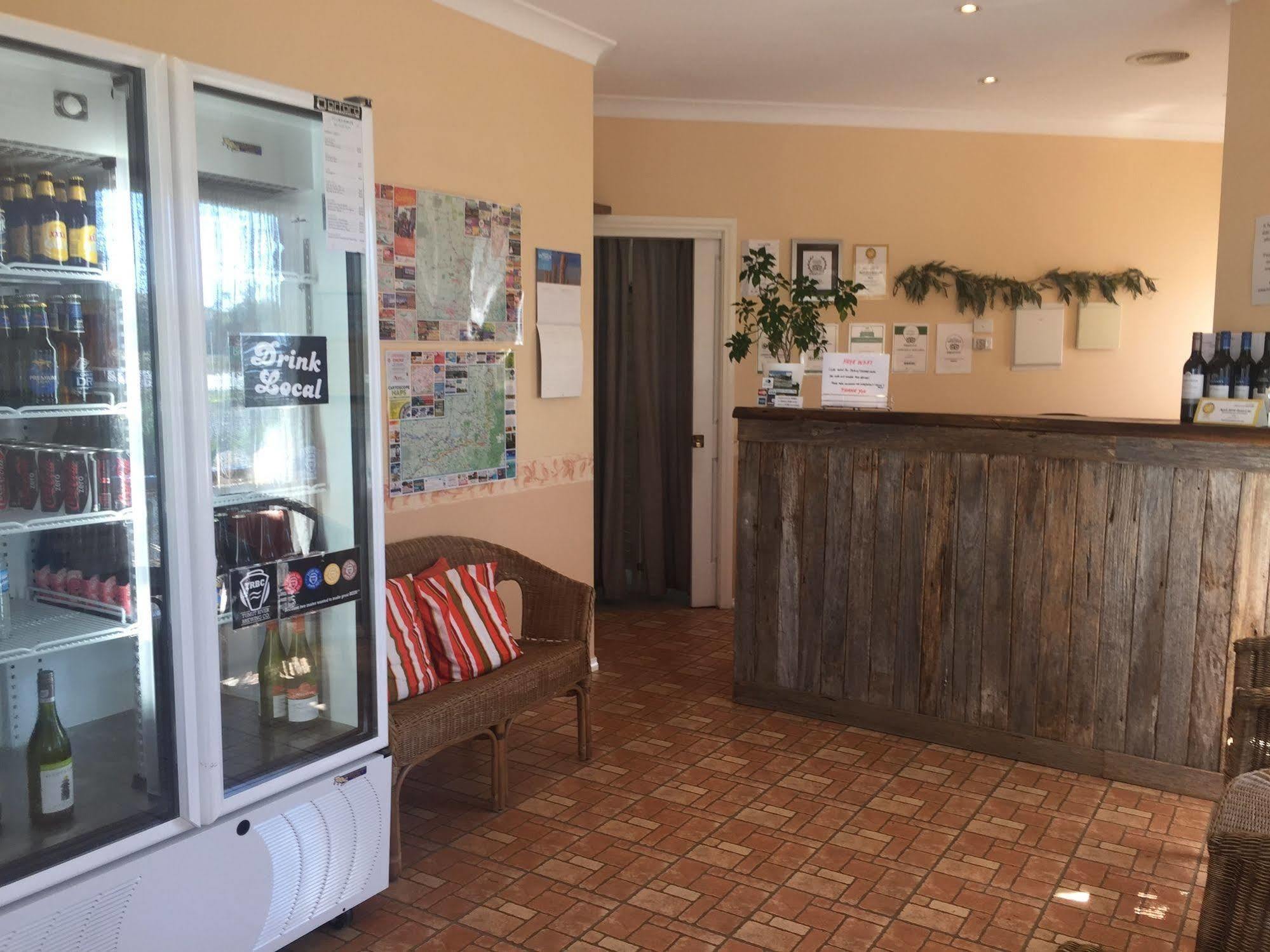 Tuckerbox Motor Inn Gundagai Bagian luar foto