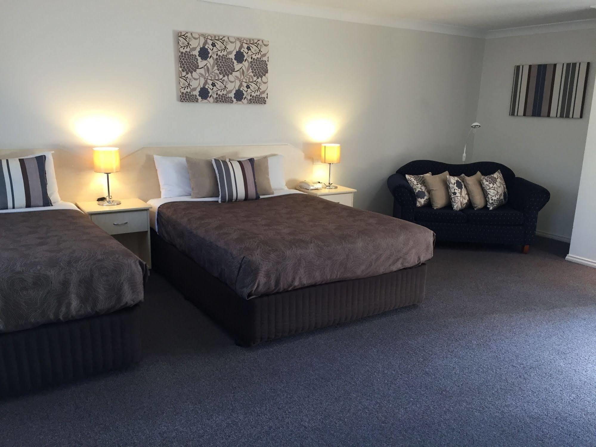 Tuckerbox Motor Inn Gundagai Bagian luar foto
