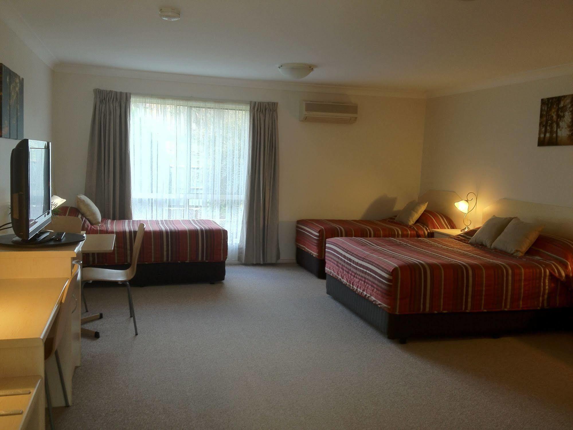 Tuckerbox Motor Inn Gundagai Bagian luar foto