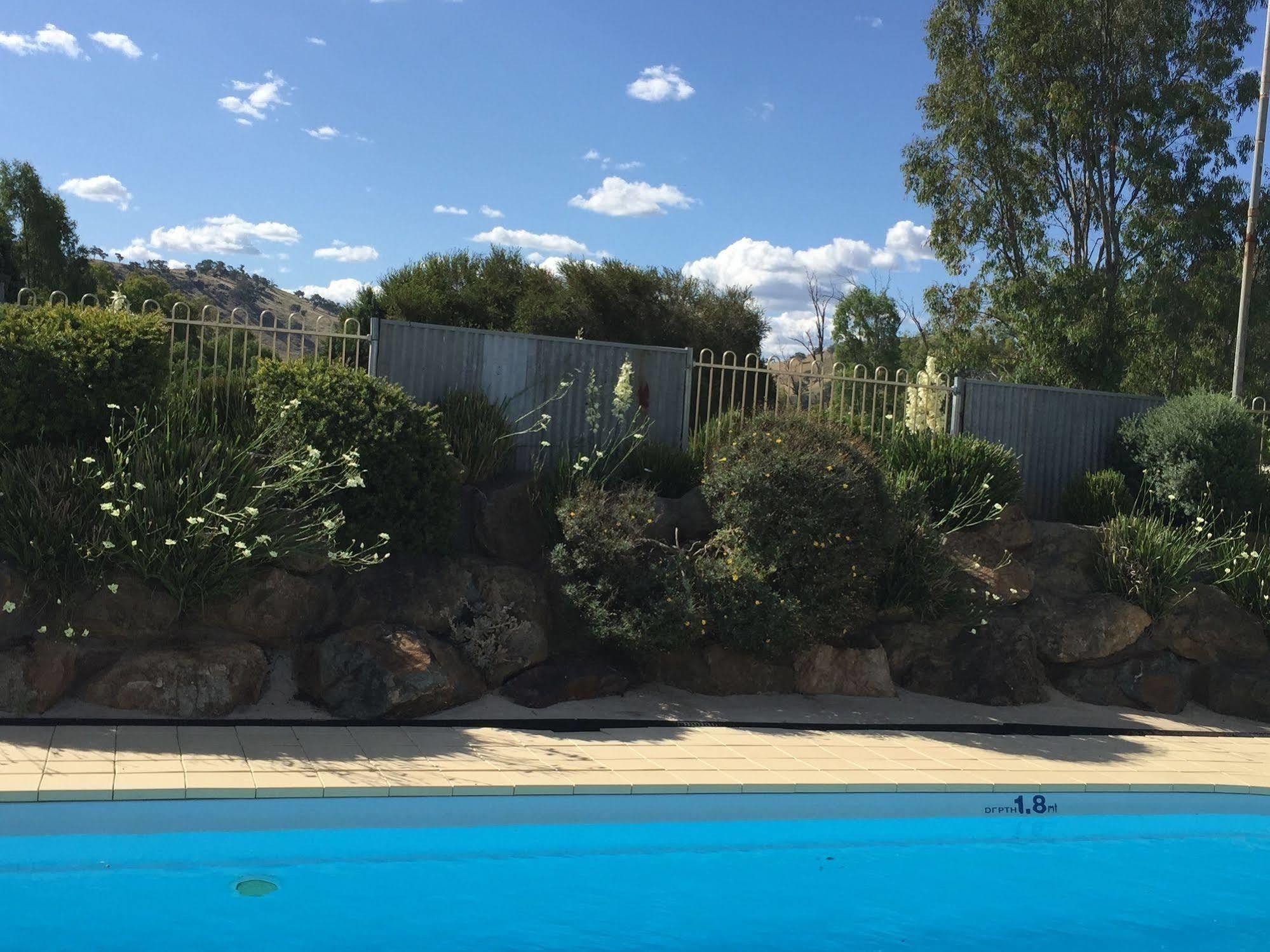 Tuckerbox Motor Inn Gundagai Bagian luar foto