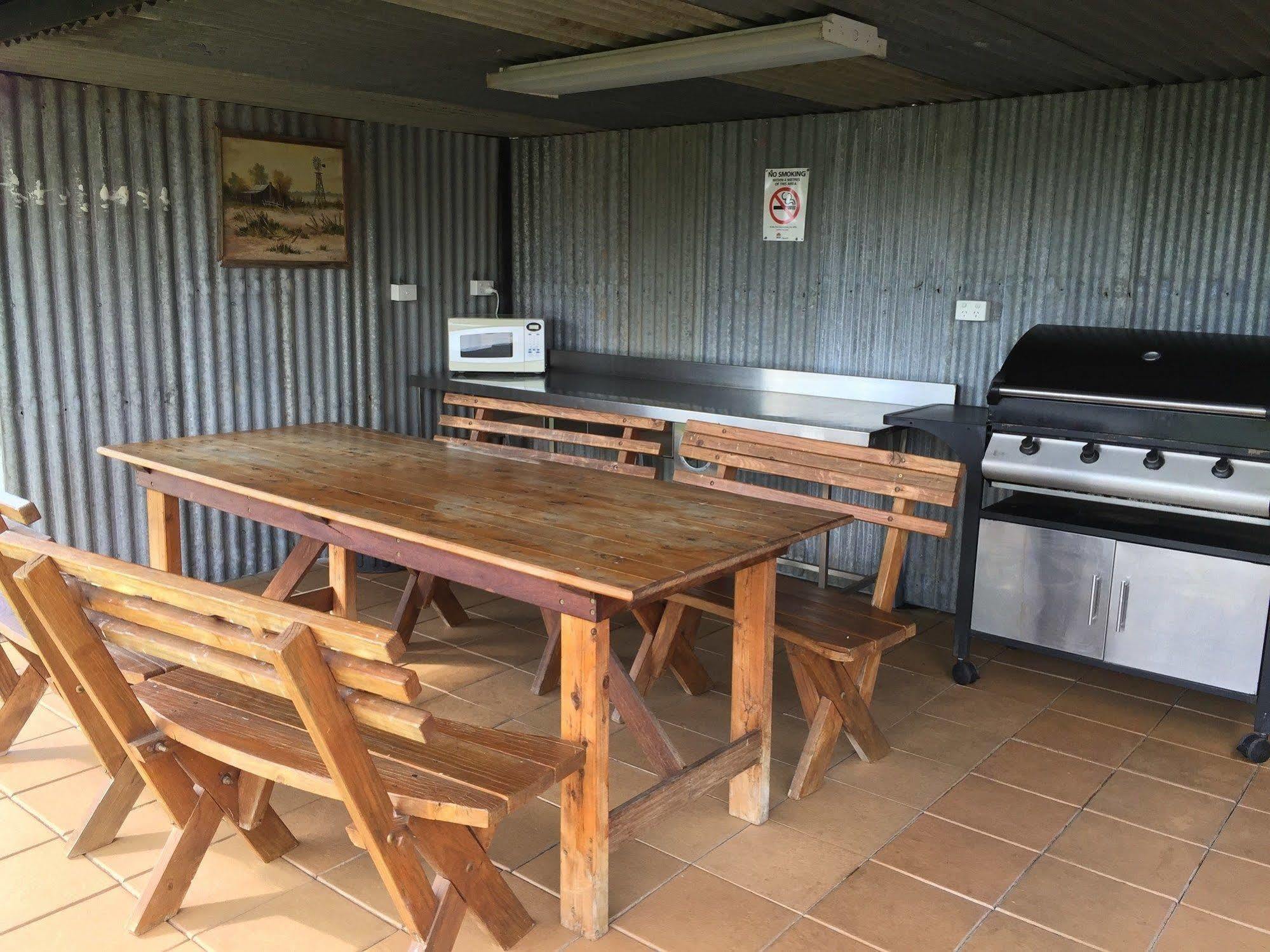 Tuckerbox Motor Inn Gundagai Bagian luar foto