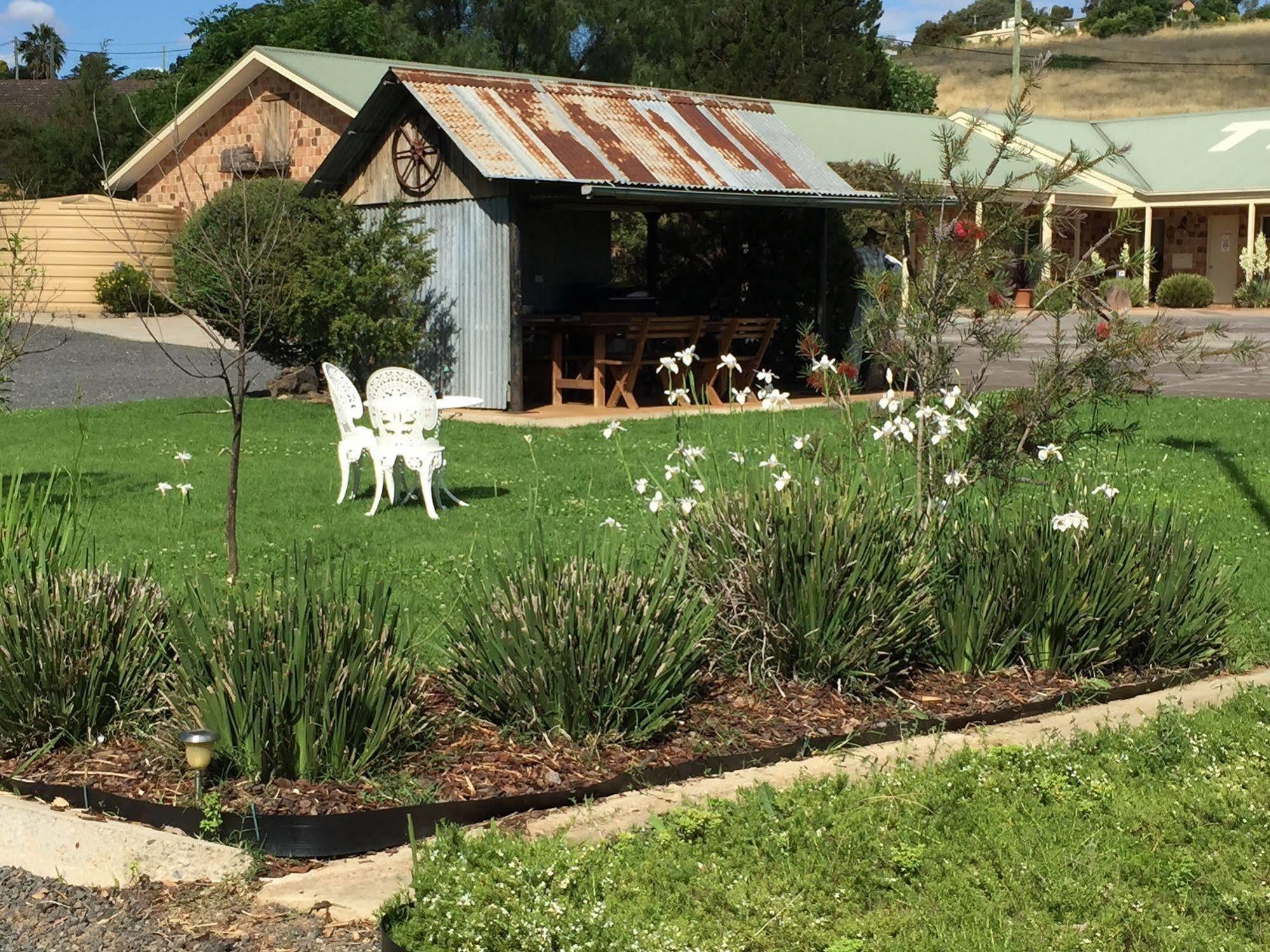 Tuckerbox Motor Inn Gundagai Bagian luar foto