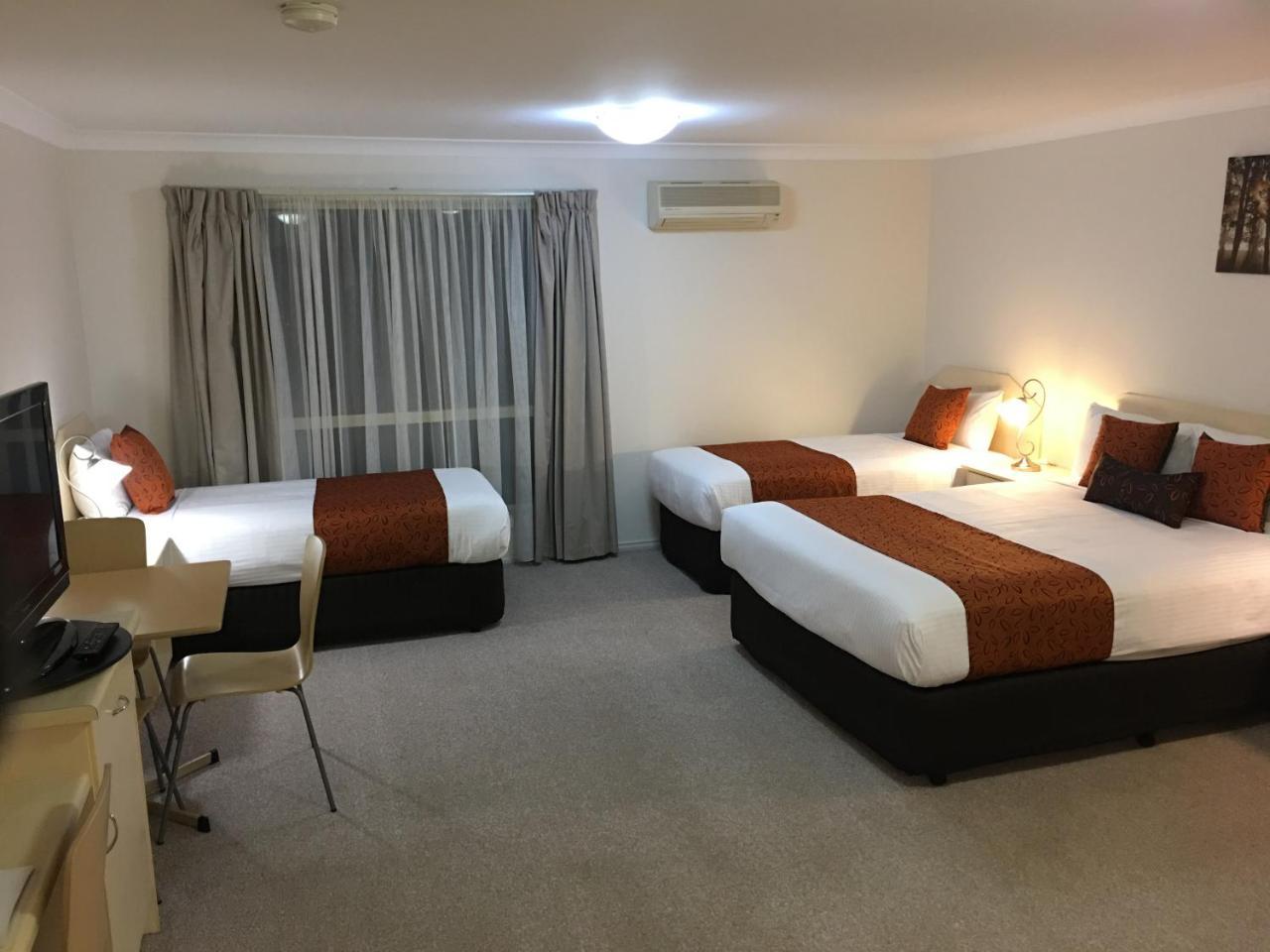 Tuckerbox Motor Inn Gundagai Bagian luar foto