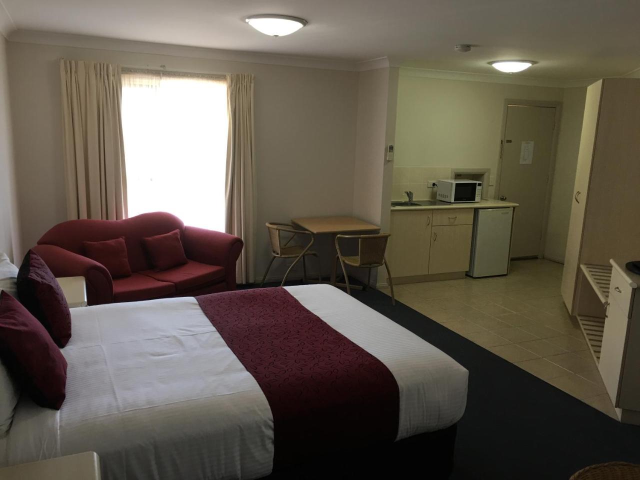 Tuckerbox Motor Inn Gundagai Bagian luar foto