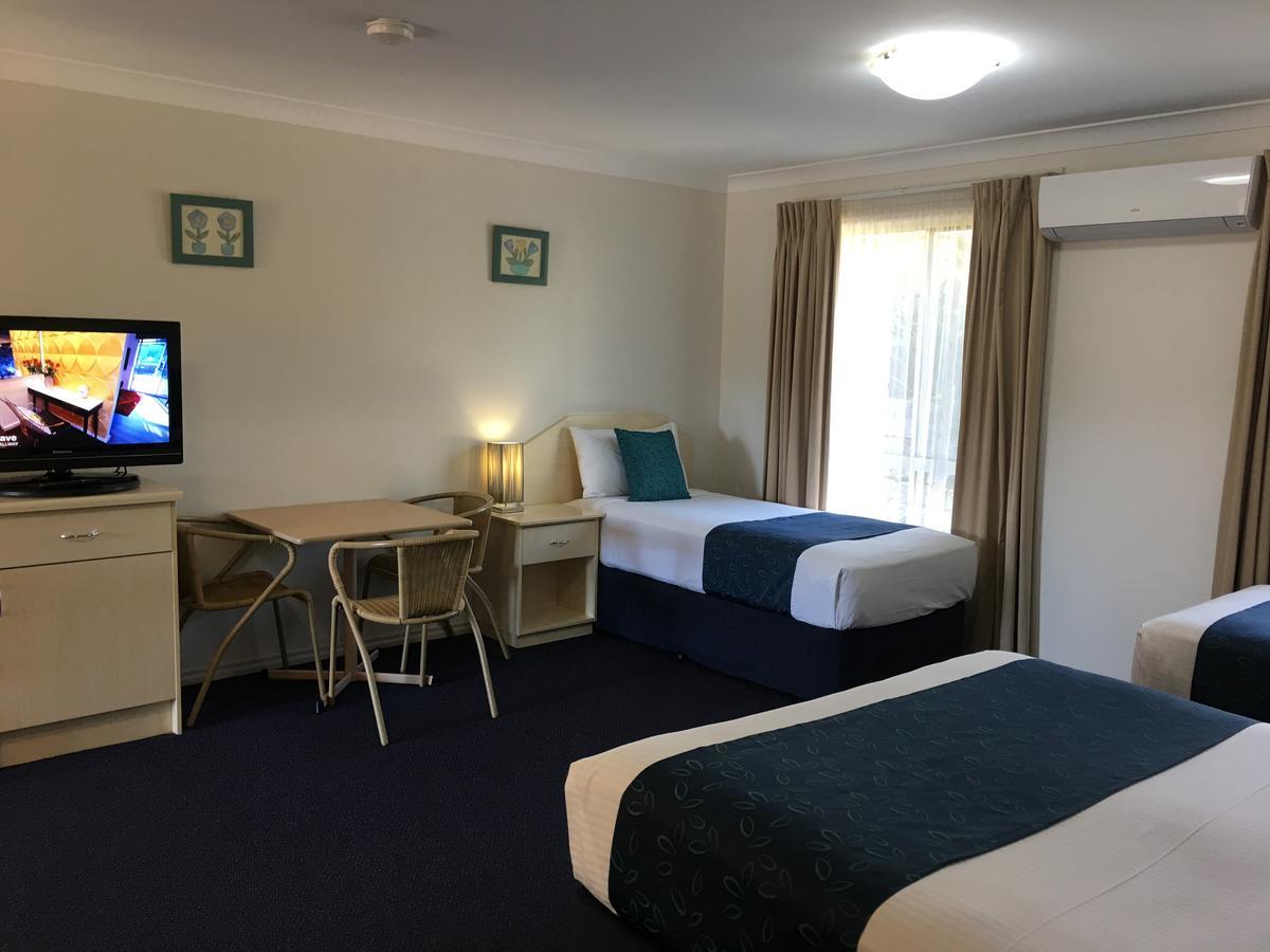 Tuckerbox Motor Inn Gundagai Bagian luar foto