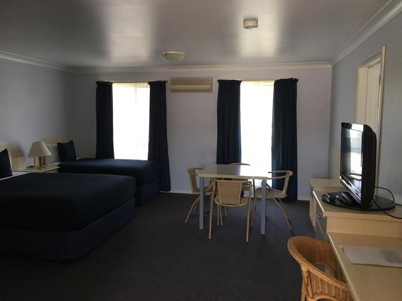 Tuckerbox Motor Inn Gundagai Bagian luar foto