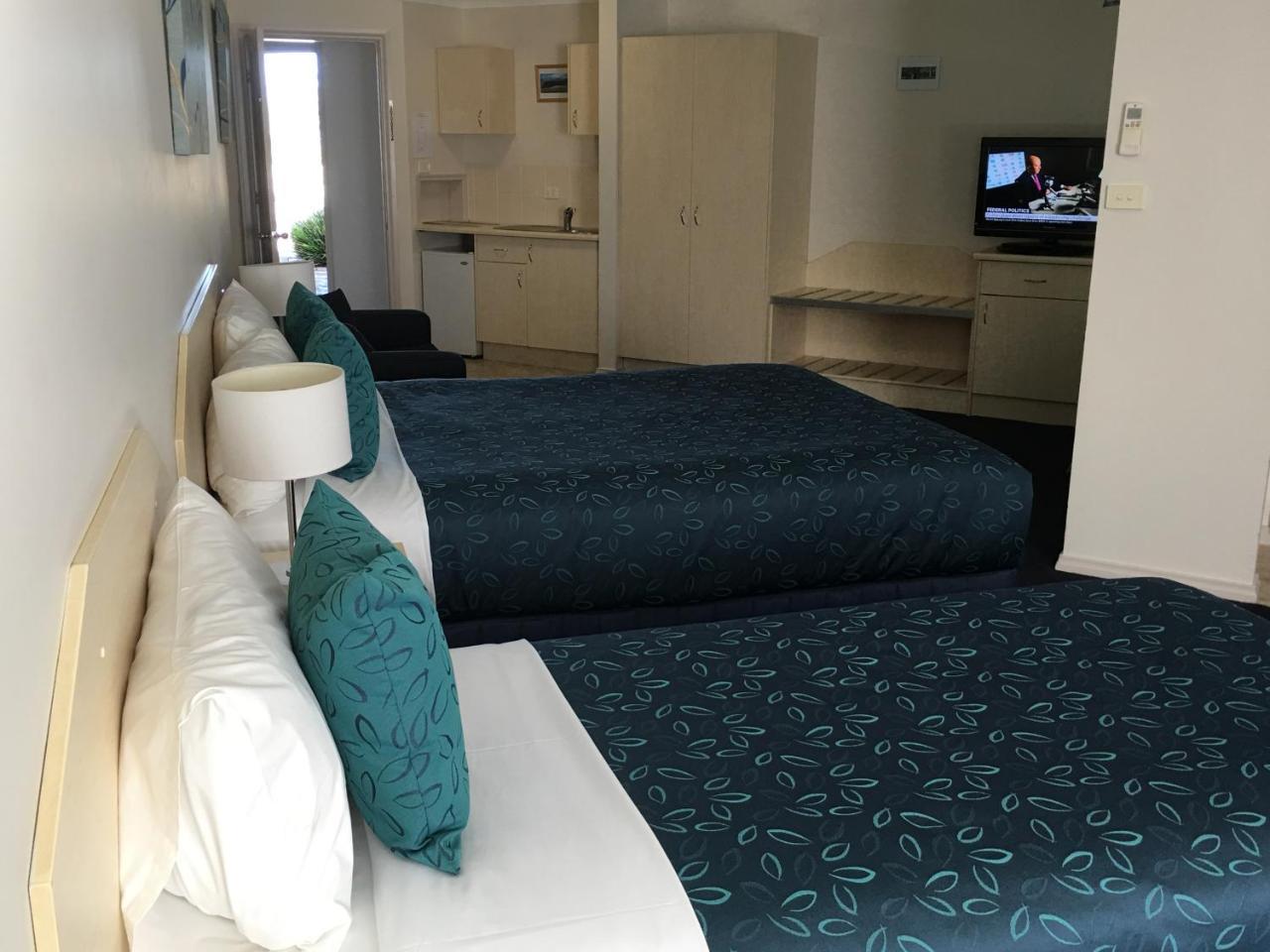 Tuckerbox Motor Inn Gundagai Bagian luar foto