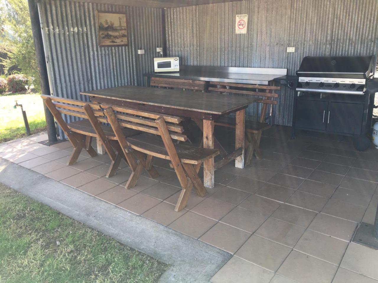 Tuckerbox Motor Inn Gundagai Bagian luar foto