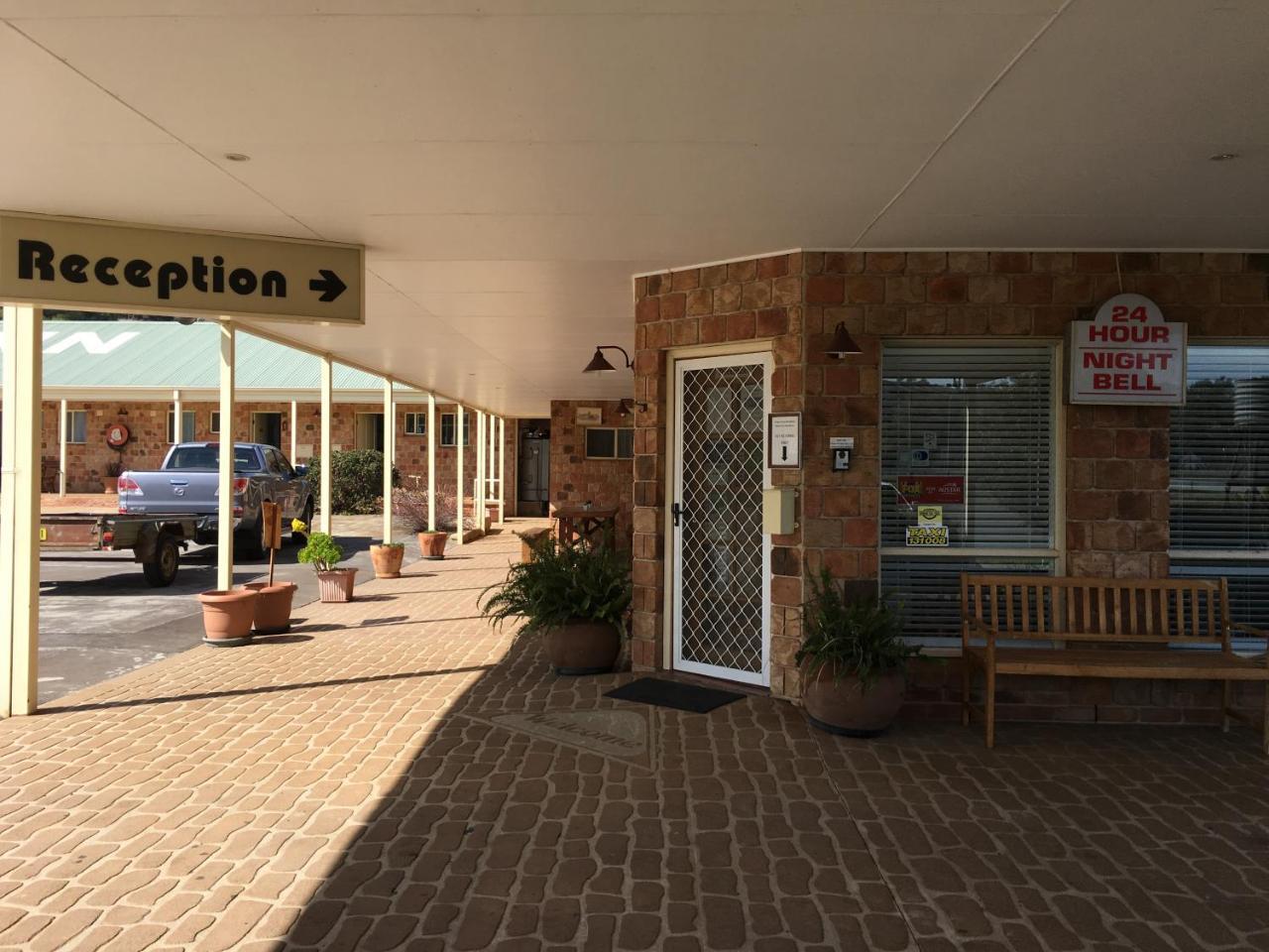 Tuckerbox Motor Inn Gundagai Bagian luar foto